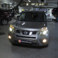 Nissan X-Trail - замена выгоревших линз на новые биксеноновые Hella 3R.