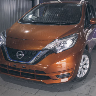 Nissan Note - замена галогеновых линз на светодиодные bi-led