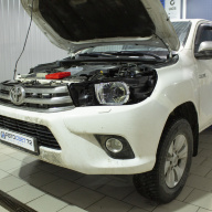 Тюнинг фар на Toyota Hilux установка светодиодных линз